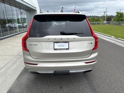 2016 Volvo XC90 T6 Momentum