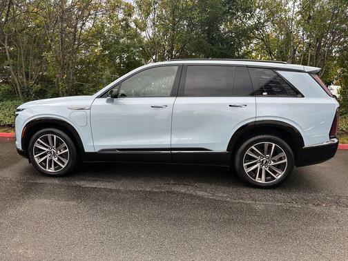 Nimbus Metallic 2026 Cadillac VISTIQ Sport