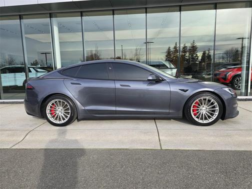 2023 Tesla Model S Plaid