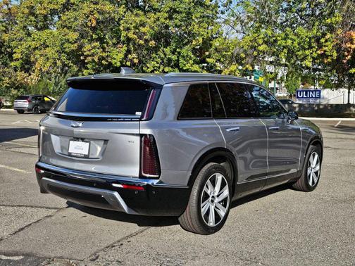 Argent Silver Metallic 2027 Cadillac VISTIQ Luxury