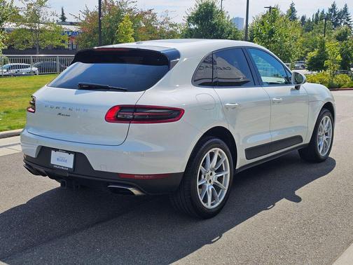 Carrara White Metallic 2017 Porsche Macan Macan