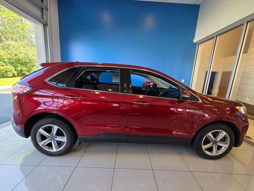 Ruby Red Metallic 2019 Ford Edge Titanium