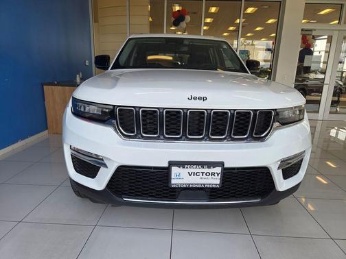 Bright White Clearcoat 2023 Jeep Grand Cherokee Limited