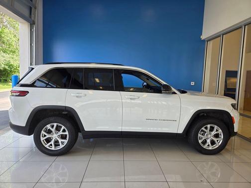 Bright White Clearcoat 2023 Jeep Grand Cherokee Limited