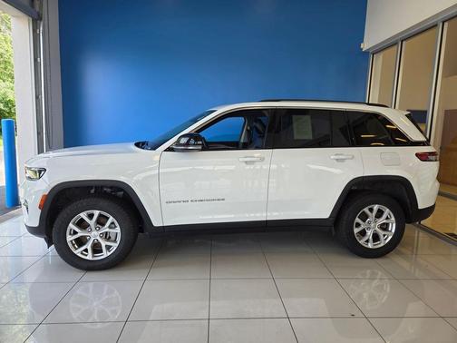 Bright White Clearcoat 2023 Jeep Grand Cherokee Limited