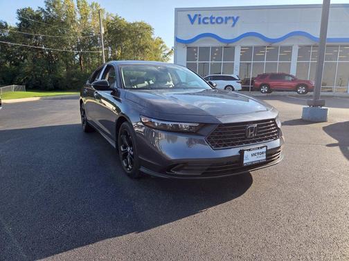 Meteorite Gray Metallic 2025 Honda Accord SE