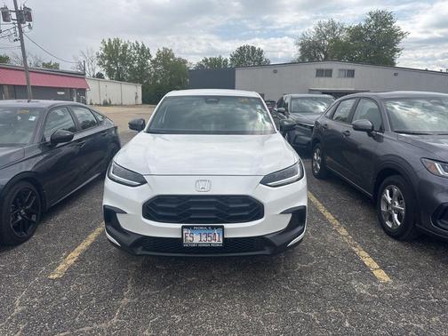Platinum White Pearl 2025 Honda HR-V Sport
