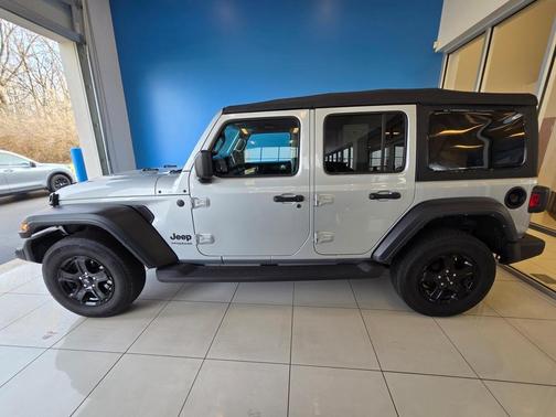 2022 Jeep Wrangler Unlimited Sport