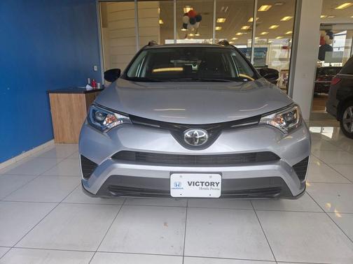 Silver Sky Metallic 2018 Toyota RAV4 LE