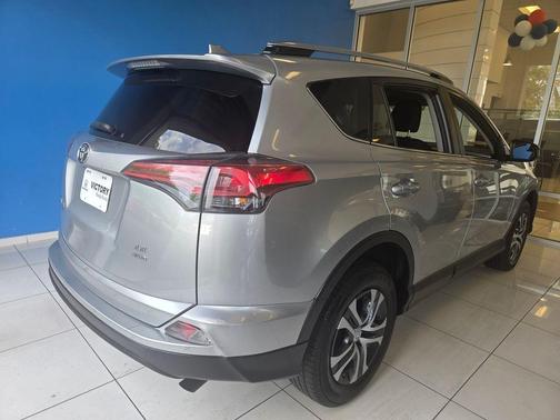 Silver Sky Metallic 2018 Toyota RAV4 LE