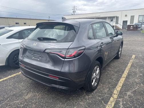Modern Steel Metallic 2025 Honda HR-V LX