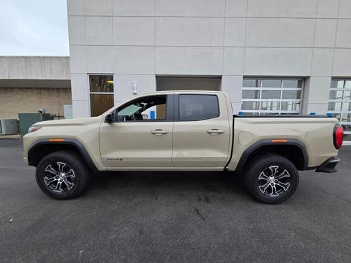 2024 GMC Canyon AT4