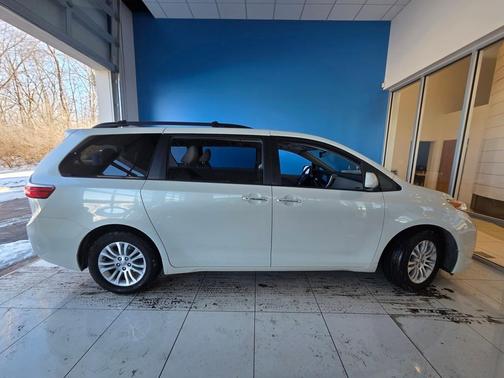 2017 Toyota Sienna Limited Premium