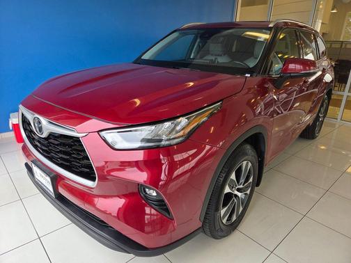 Pearl 2020 Toyota Highlander XLE