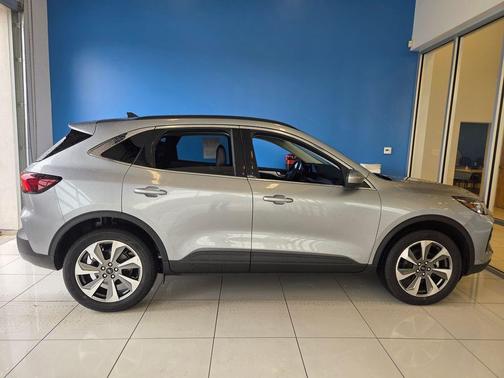 Iconic Silver Metallic 2024 Ford Escape Platinum