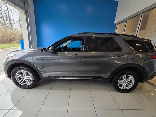 Gray Metallic 2023 Ford Explorer XLT