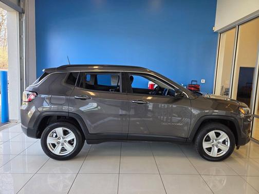 Granite Crystal Clearcoat Metallic 2022 Jeep Compass Latitude