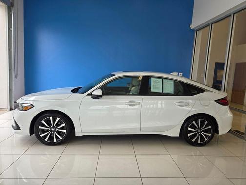 Platinum White 2024 Honda Civic EX-L