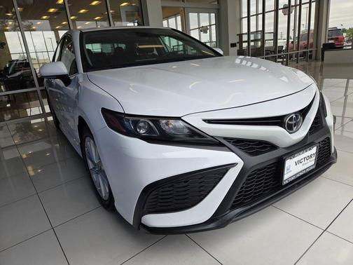 White 2023 Toyota Camry SE
