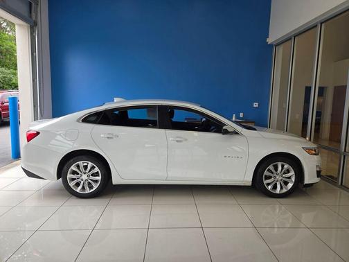 Summit White 2023 Chevrolet Malibu LT
