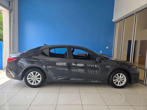 UNDERGROUND 2025 Toyota Camry LE