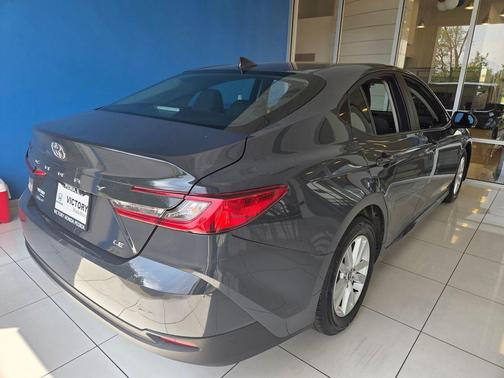 UNDERGROUND 2025 Toyota Camry LE