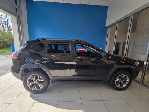Diamond Black 2019 Jeep Cherokee Trailhawk
