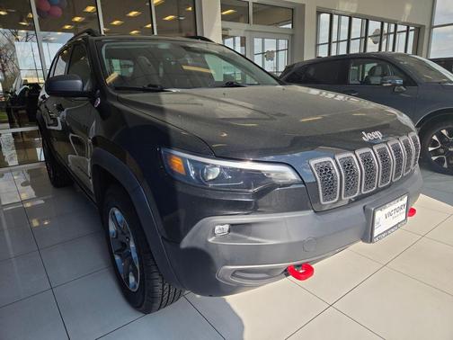 Diamond Black 2019 Jeep Cherokee Trailhawk