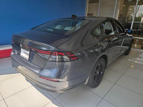 Meteorite Gray Metallic 2025 Honda Accord SE