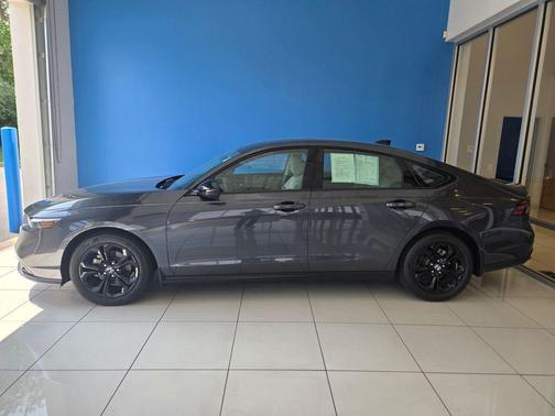 Meteorite Gray Metallic 2025 Honda Accord SE