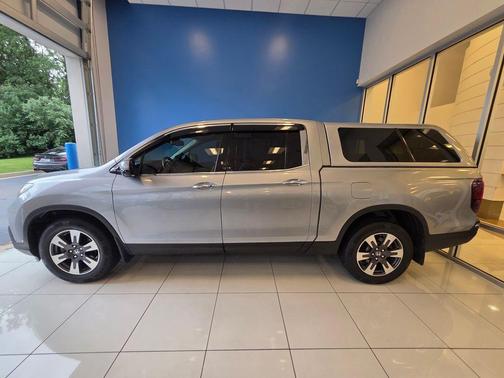 Silver 2017 Honda Ridgeline RTL-E