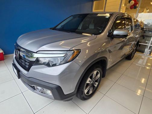 Silver 2017 Honda Ridgeline RTL-E