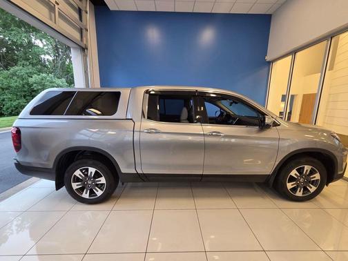 Silver 2017 Honda Ridgeline RTL-E