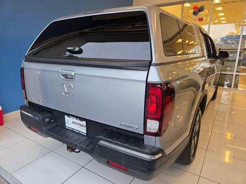 Silver 2017 Honda Ridgeline RTL-E