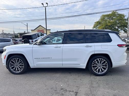 Bright White Clearcoat 2023 Jeep Grand Cherokee L Summit