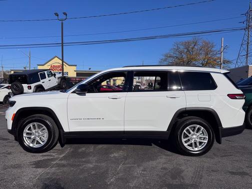 Bright White Clearcoat 2026 Jeep Grand Cherokee L Laredo 4x2