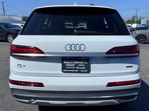 2022 Audi Q7 45 Premium