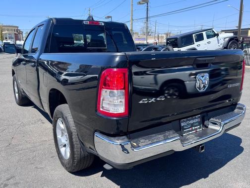 Diamond Black Crystal Pearlcoat 2023 RAM 1500 Big Horn