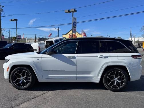 2022 Jeep Grand Cherokee 4xe Summit