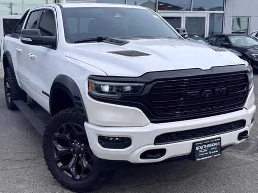 Ivory White Tri-Coat Pearlcoat 2021 RAM 1500 Limited