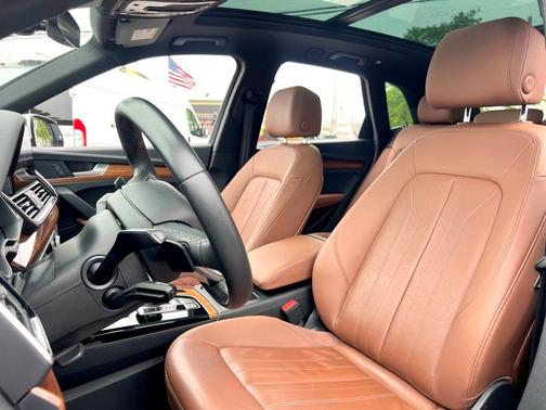 2022 Audi Q5 45 S line quattro Premium
