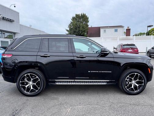 Diamond Black 2024 Jeep Grand Cherokee Summit