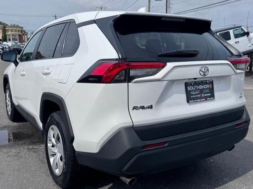 Ice 2025 Toyota RAV4 LE