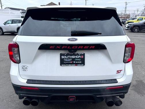 White Metallic 2022 Ford Explorer ST