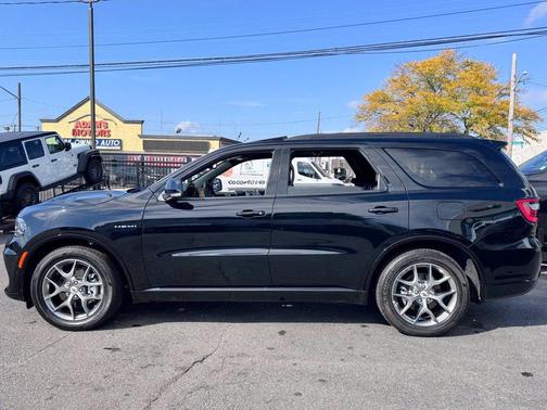 DB Black Crystal Clearcoat 2026 Dodge Durango GT Plus HEMI V8