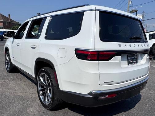 2022 Jeep Wagoneer Series III