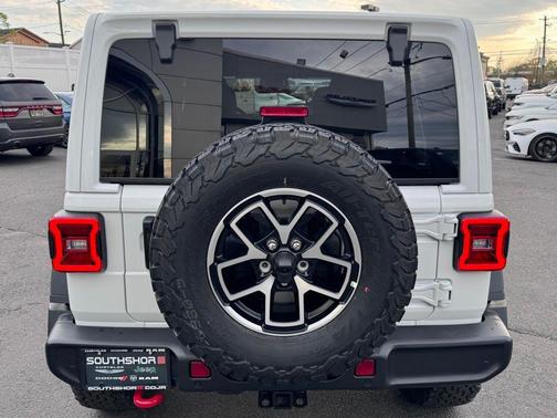 Bright White Clearcoat 2026 Jeep Wrangler Rubicon