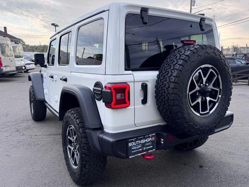 Bright White Clearcoat 2026 Jeep Wrangler Rubicon
