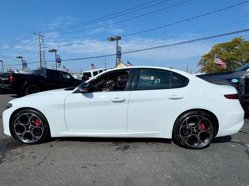 2024 Alfa Romeo Giulia Veloce