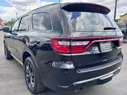 DB Black Crystal Clearcoat 2026 Dodge Durango GT